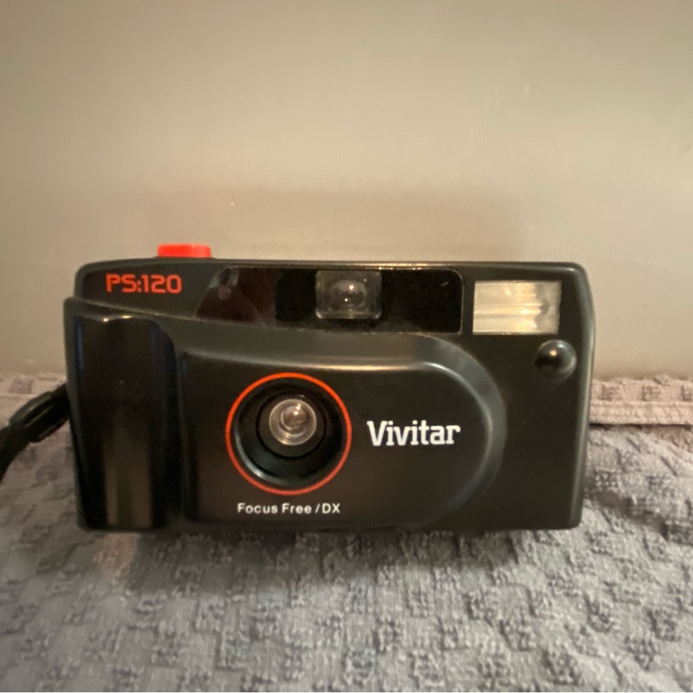Vivitar point and shoot camera
